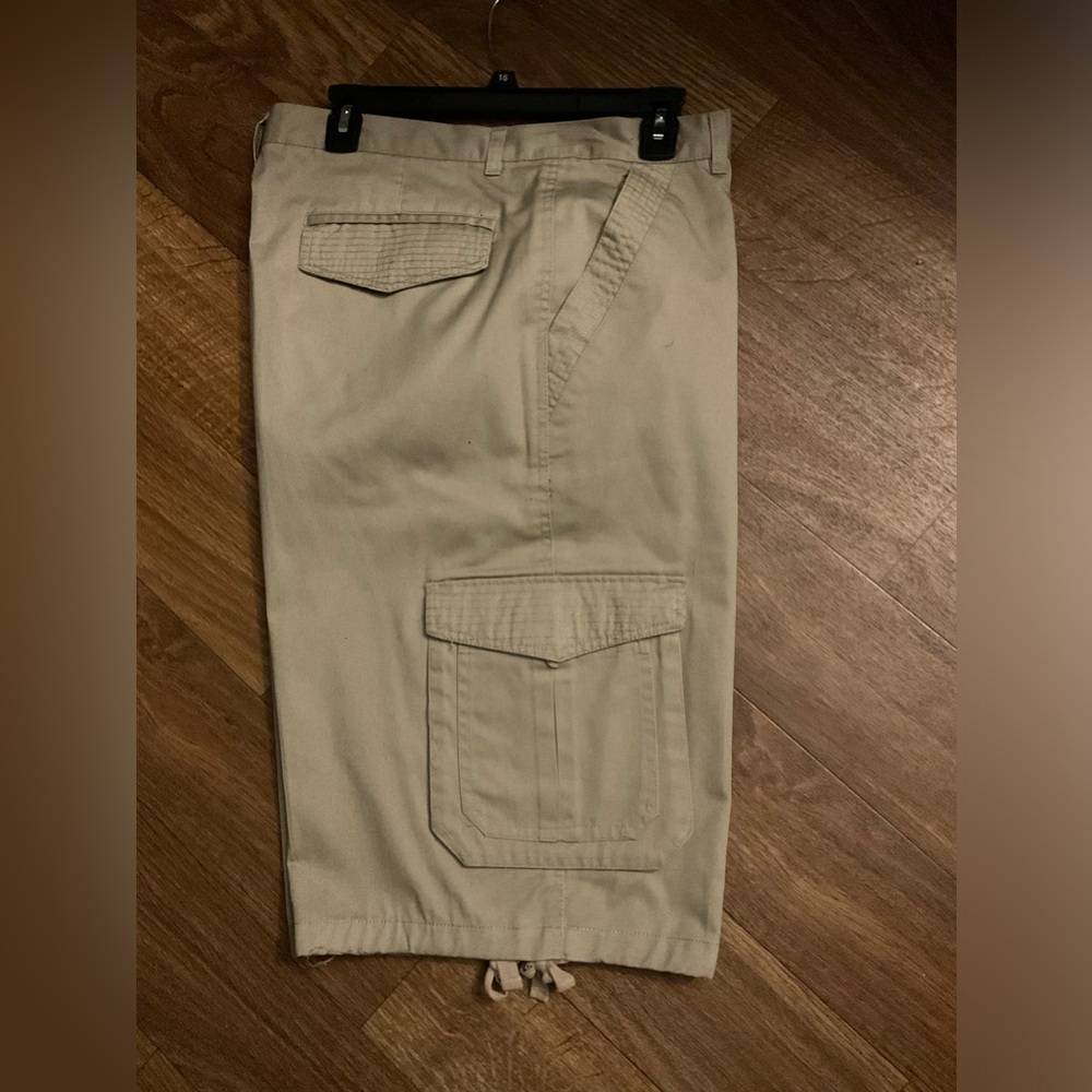 LIKE NEW MEN SHORTS